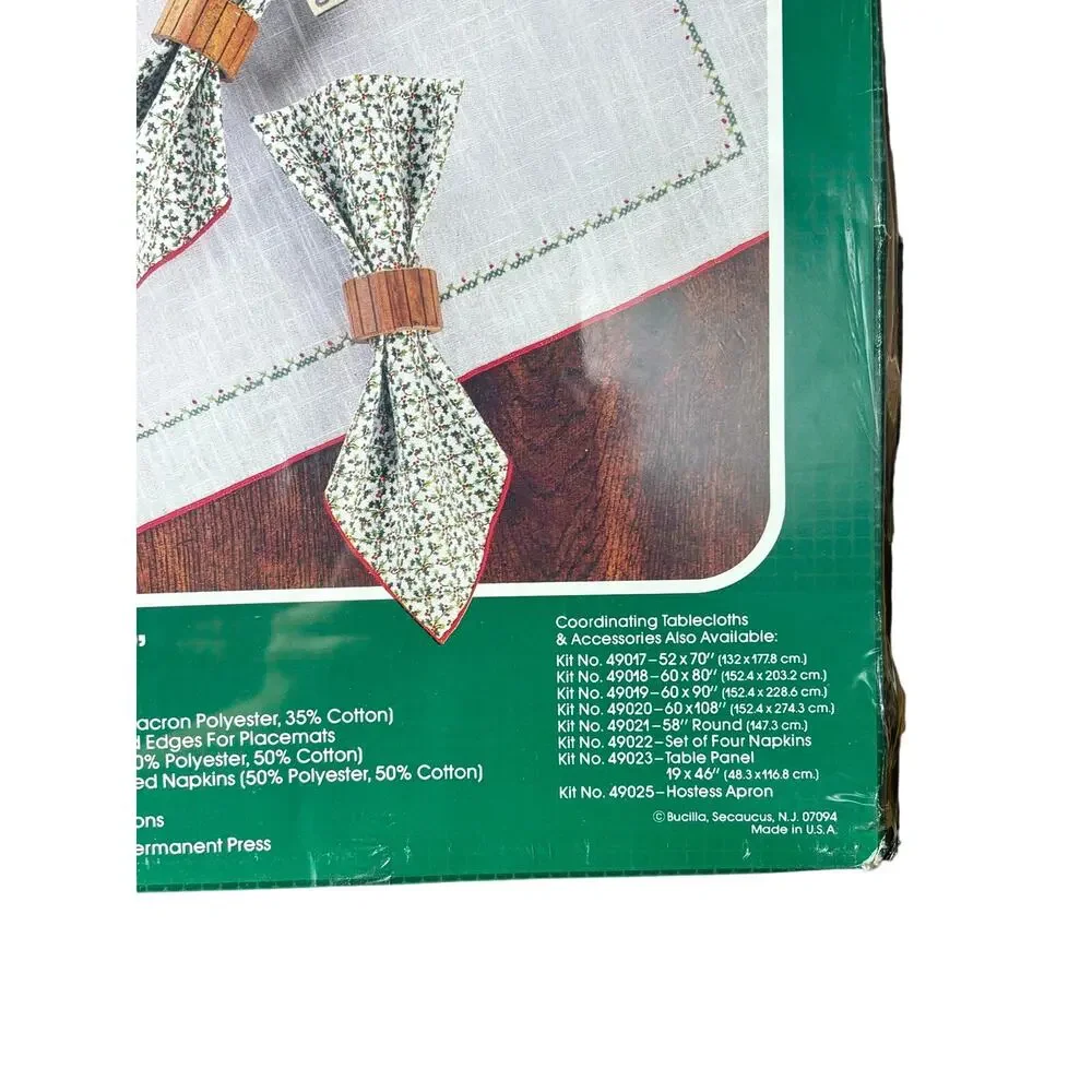 Bucilla Christmas Heirloom set of 4 Placemat Napkin- Unused- Embroidery Kit